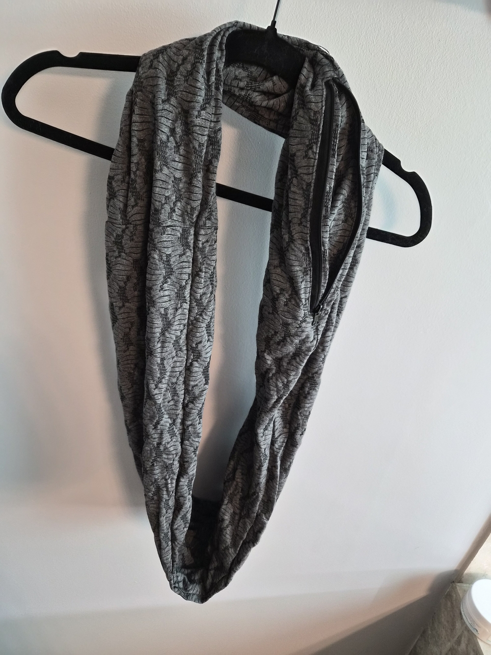 Gray Textured Infinity Scarf - SHOLDIT